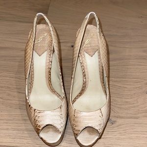 Brain Atwood beige peep toe platform pumps size 8/5